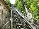 Die Strecke der Standseilbahn Fribourg von der Talstation aus