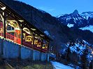 Standseilbahn Funiculaire Les Avants Sonloup - Bergstation Sonloup am Abend