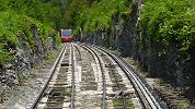 Interlaken Harder Kulm Standseilbahn - in der Ausweiche kommt der andere Wagen entgegen