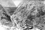 Artilleriewerk Festung Grimsel Standseilbahn - Foto 1950 oder 1951 - rechts ist das Trassee der Standseilbahn sehr schön erkennbar - bei der Talstation Baubaracken der Kraftwerke Oberhasli