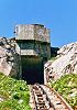 Artilleriewerk Festung Grimsel Standseilbahn - Einfahrt in den Tunnel bei der Festung - das mächtige Eingangsportal wurde nach dem Rückbau der Standseilbahn gesprengt - der Eingang und das Trassee sind dort komplett verschüttet