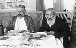 Josef Durrer (links) und Franz Bucher beim Mittagessen auf dem Stanserhorn