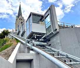 Der neue Schräglift Domat Ems Friedhof im Katalog der Standseilbahnen - Foto Archiv standseilbahnen.ch Der neue Schräglift Domat Ems Friedhof im Katalog der Standseilbahnen - Foto Archiv standseilbahnen.ch