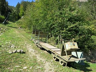 Die Standseilbahn beim Kraftwerk Gurtnellen ist seit 1899 in Betrieb. Es handelt sich um die älteste Kraftwerk - Standseilbahn der Schweiz.